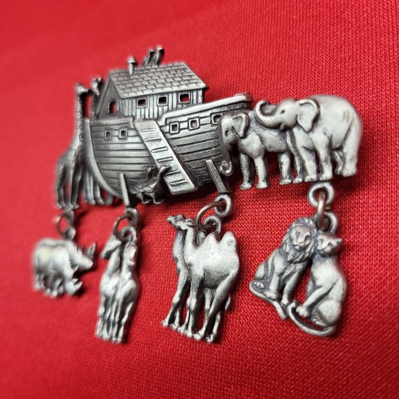 Vintage JJ Signed Brooch Pin Pewter Noahs Ark Dangling Animals Pairs Charms - Picture 7 of 12